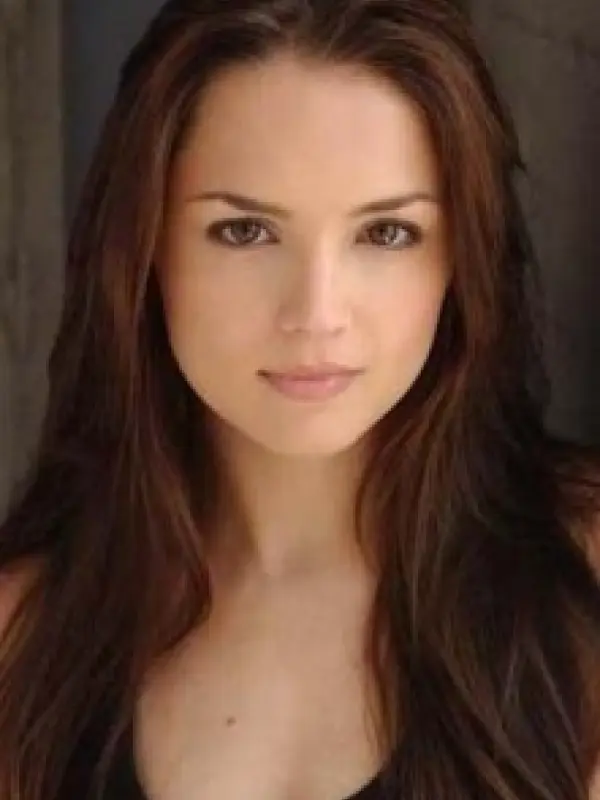 Portrait of person named Rachael Leigh Cook